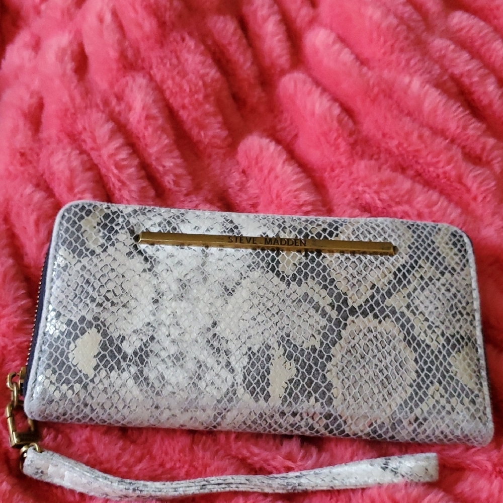 Steve Madden Snake Print Zip Around Wristlet Wallet - Picture 3 of 9